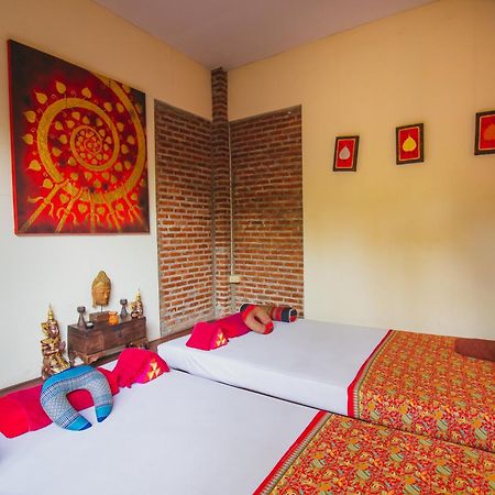 Joy'S House & Tour Bed & Breakfast Чиангмай Екстериор снимка