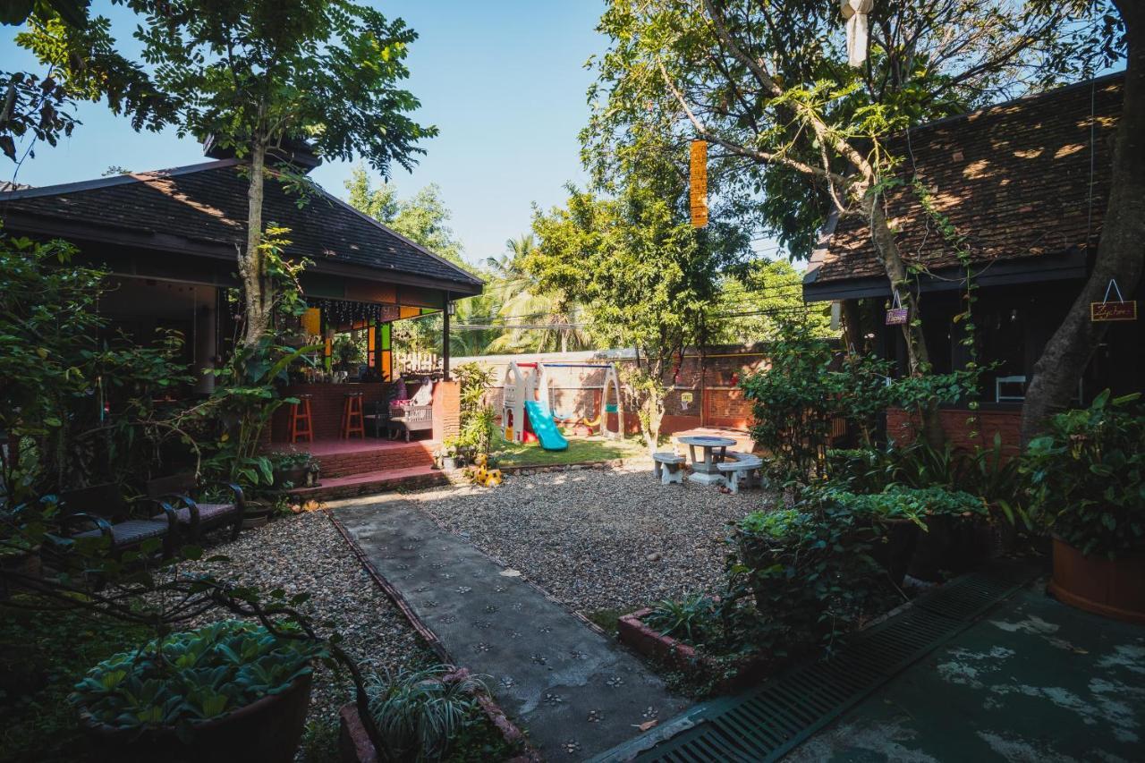 Joy'S House & Tour Bed & Breakfast Чиангмай Екстериор снимка