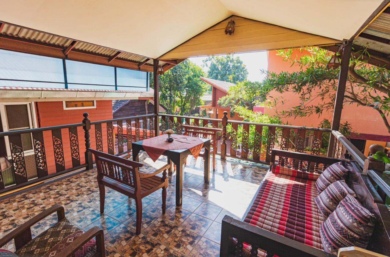 Joy'S House & Tour Bed & Breakfast Чиангмай Екстериор снимка