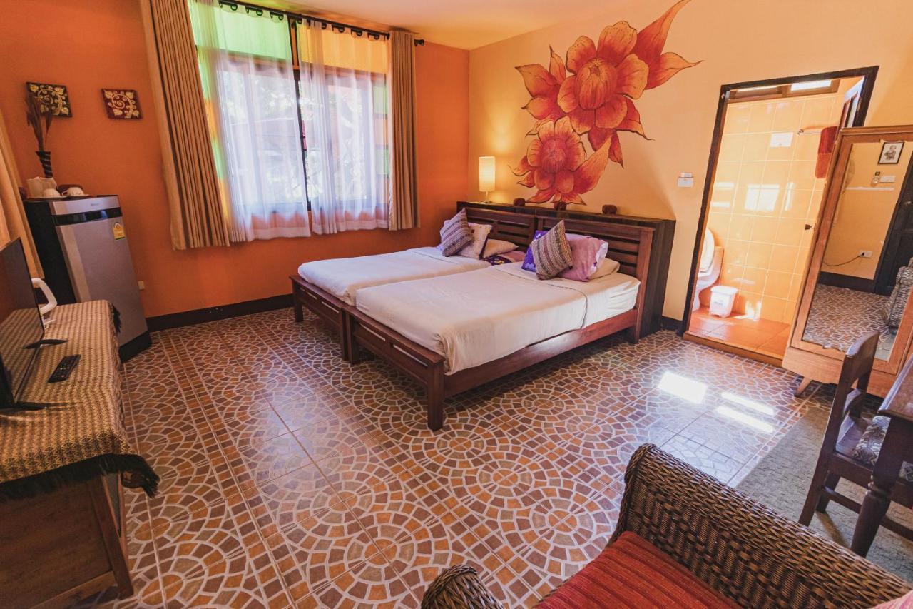 Joy'S House & Tour Bed & Breakfast Чиангмай Екстериор снимка